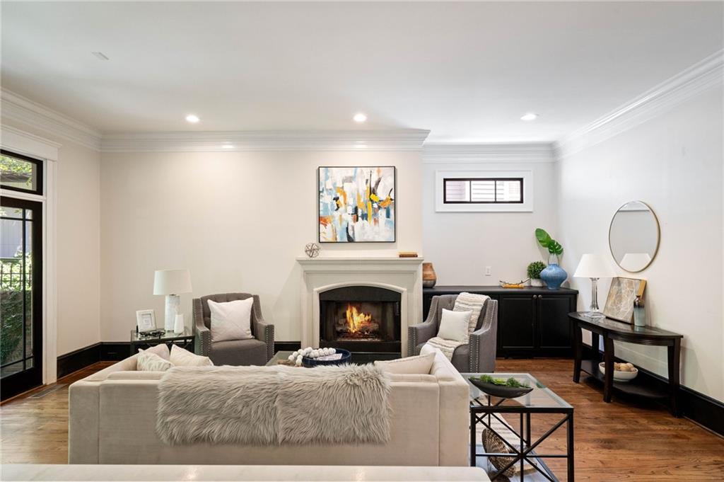 34 PEACHTREE Circle NE