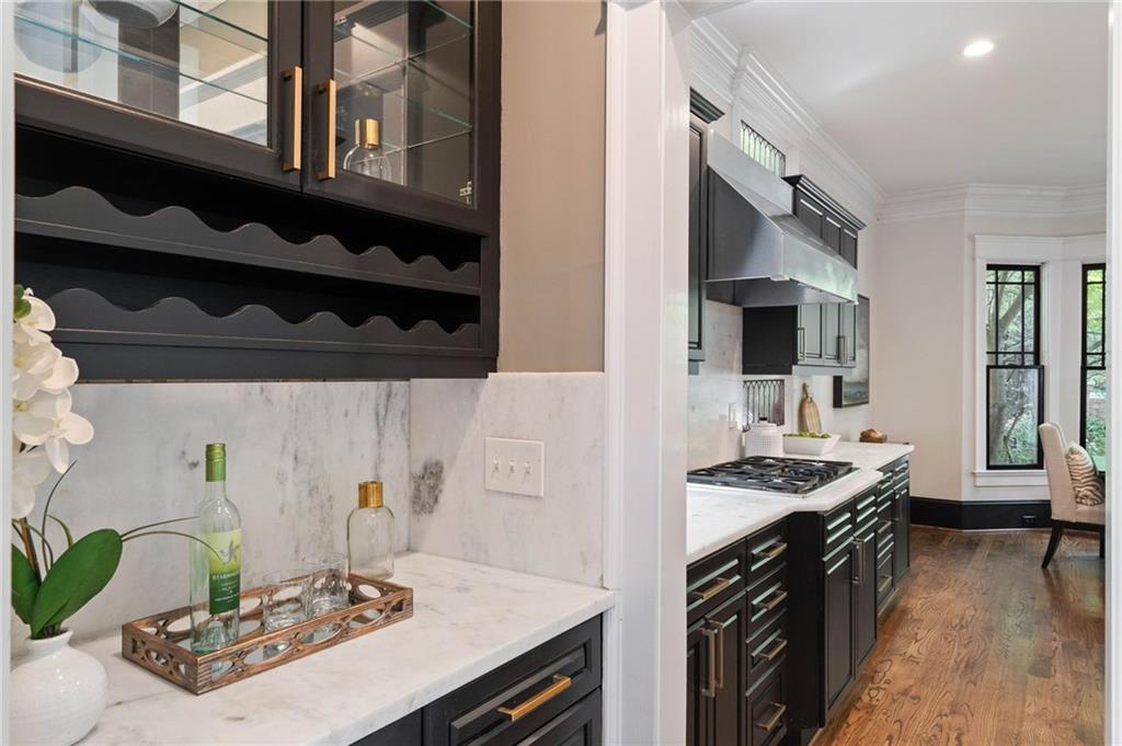 34 PEACHTREE Circle NE