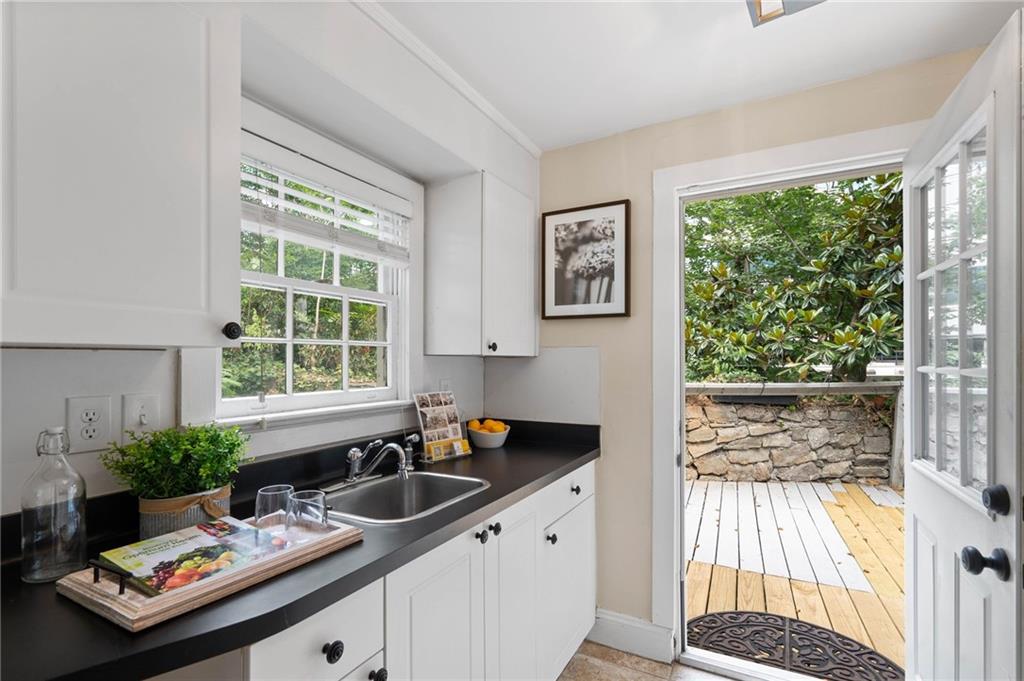 34 PEACHTREE Circle NE