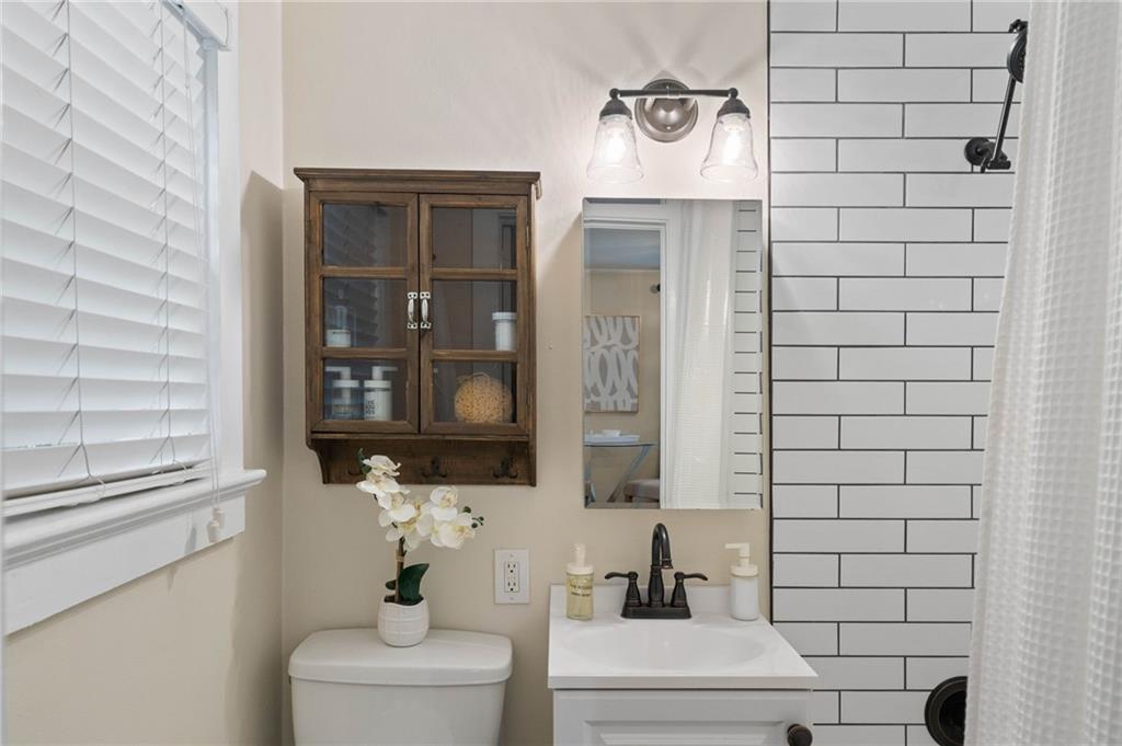 34 PEACHTREE Circle NE