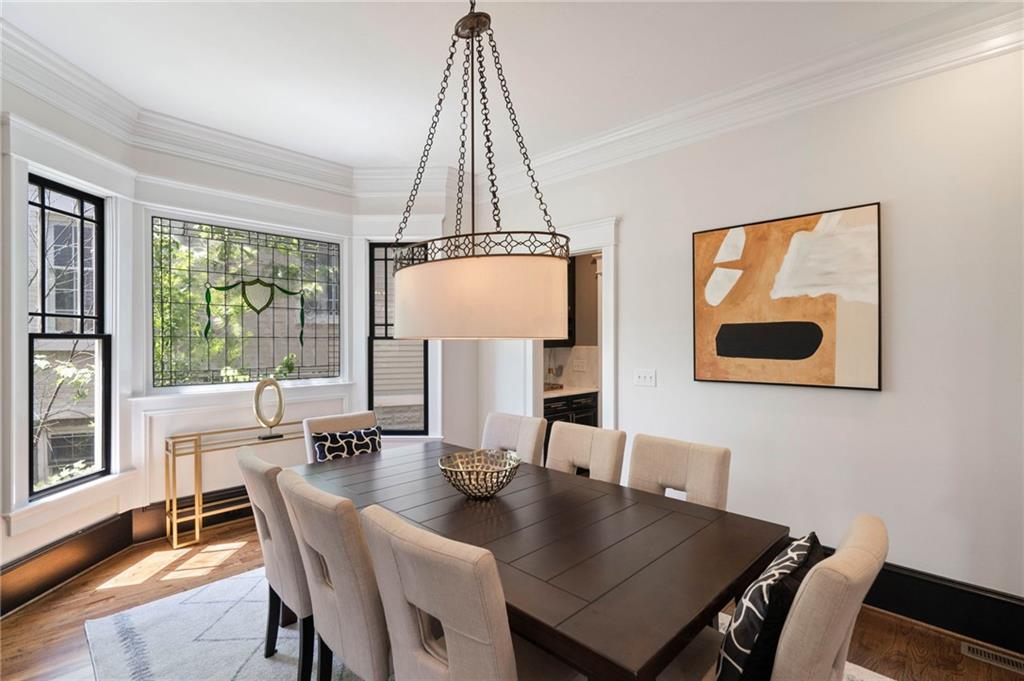 34 PEACHTREE Circle NE