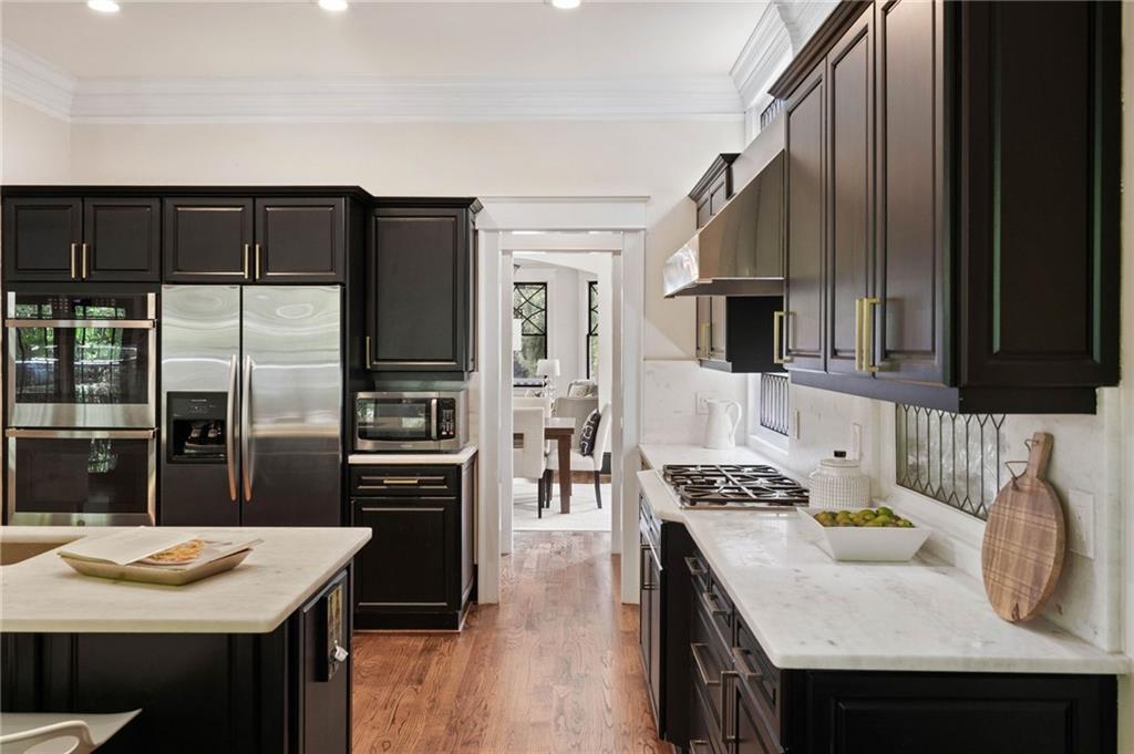 34 PEACHTREE Circle NE