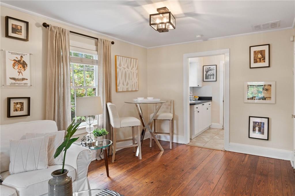 34 PEACHTREE Circle NE