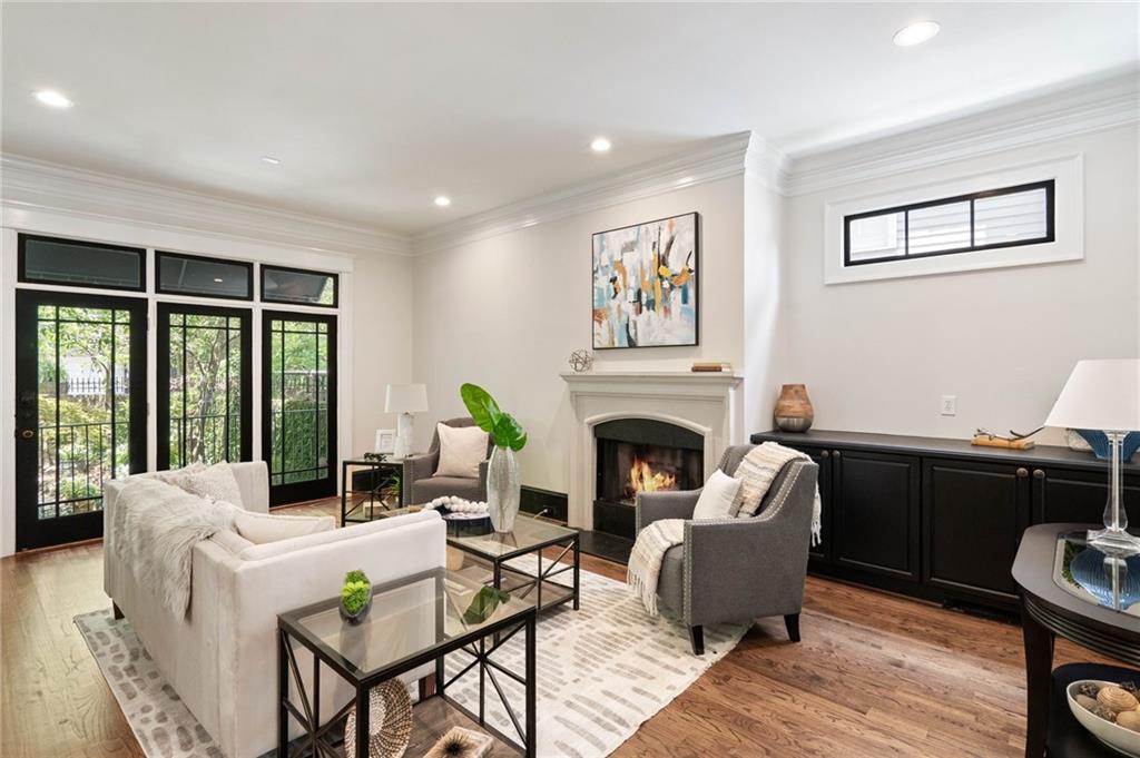 34 PEACHTREE Circle NE