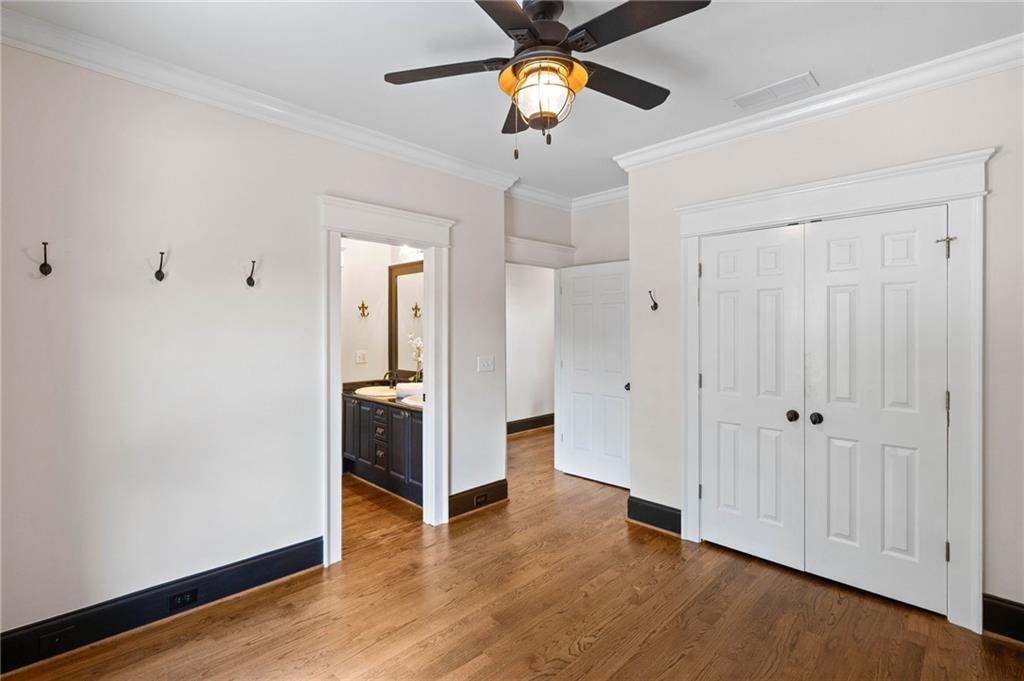 34 PEACHTREE Circle NE