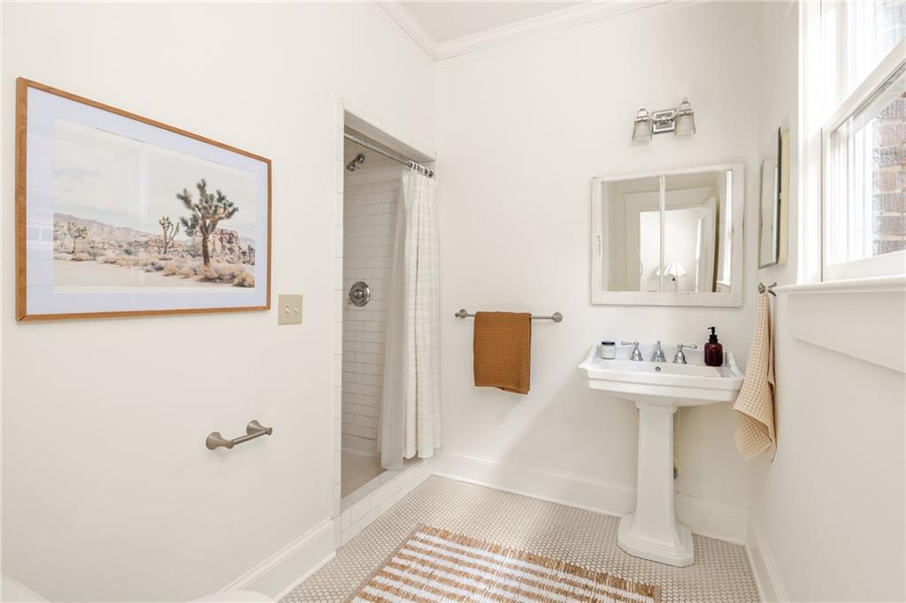 1005 Mclynn Avenue NE