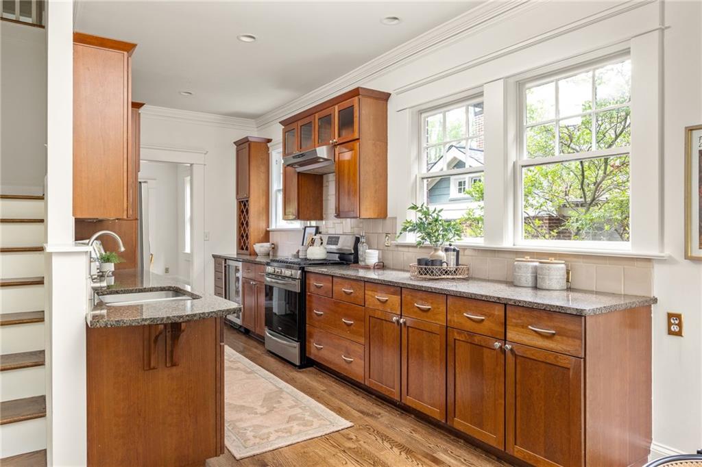 1005 Mclynn Avenue NE