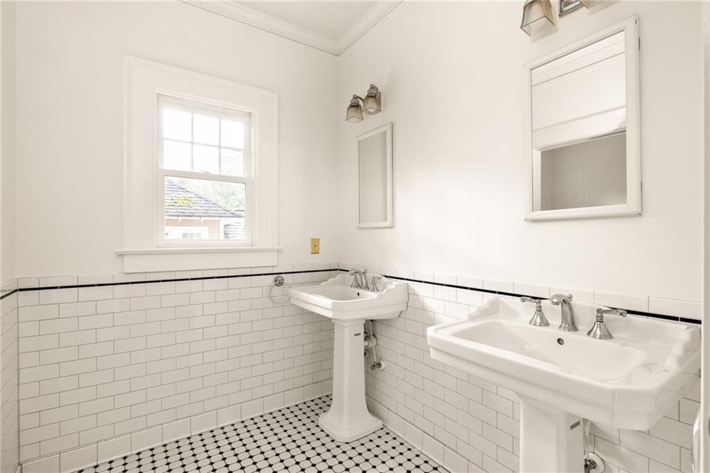 1005 Mclynn Avenue NE