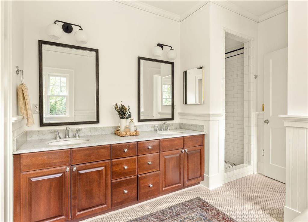 1005 Mclynn Avenue NE