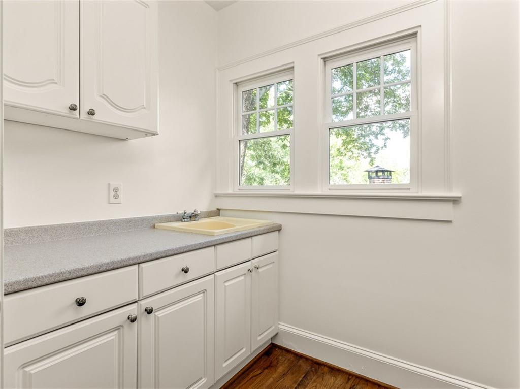 1005 Mclynn Avenue NE