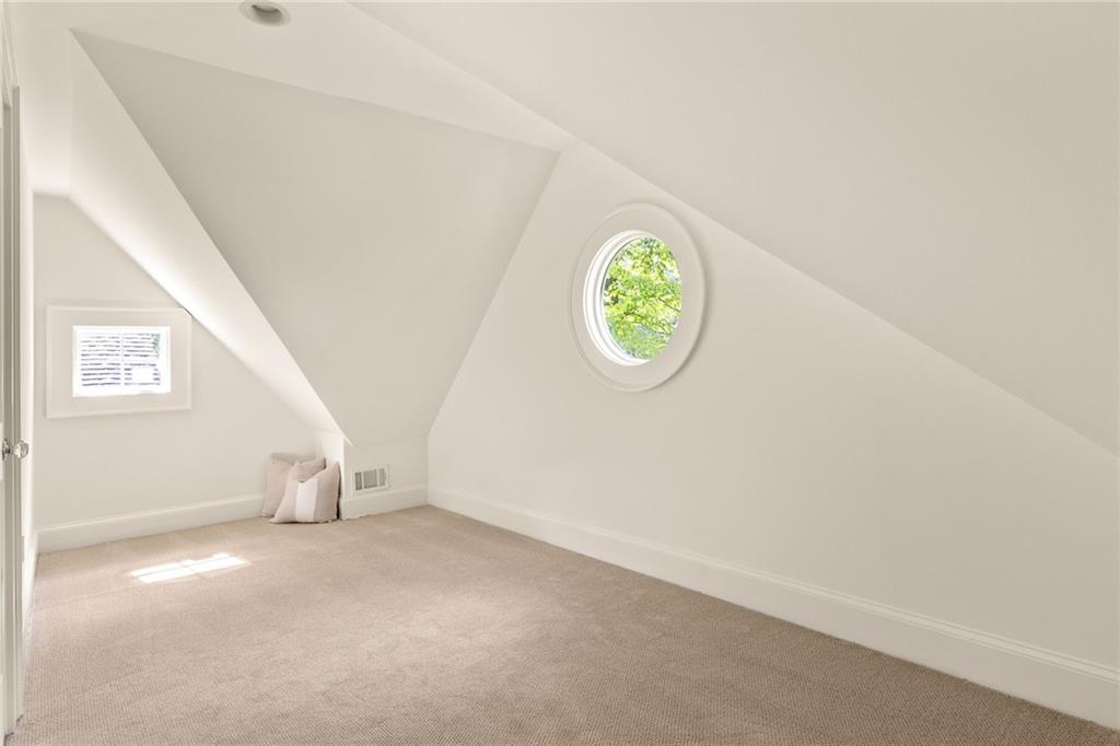 1005 Mclynn Avenue NE