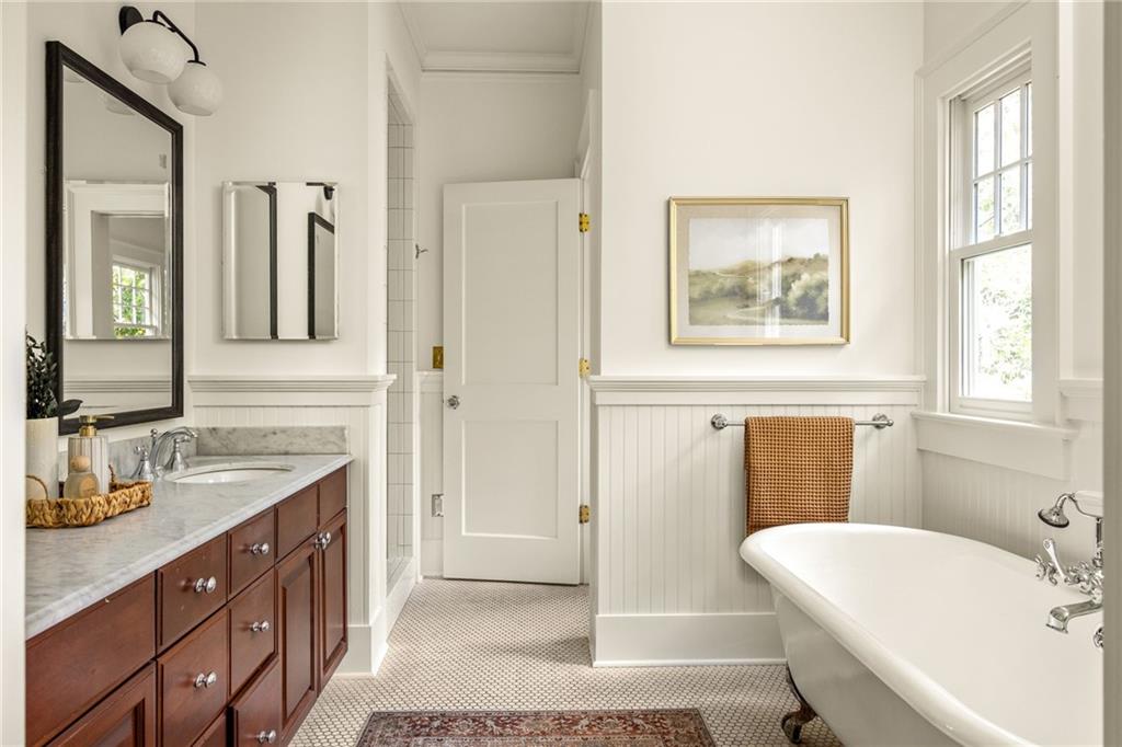 1005 Mclynn Avenue NE