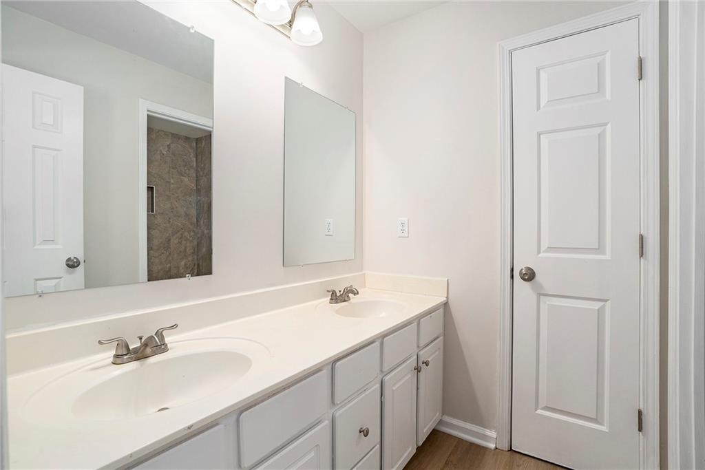 10950 Glenhurst