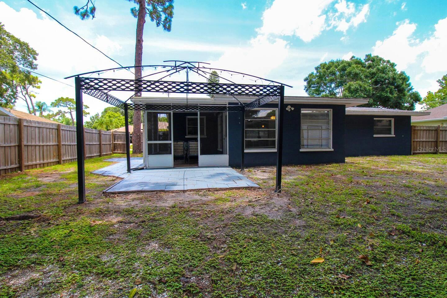 560 BRADENTON RD