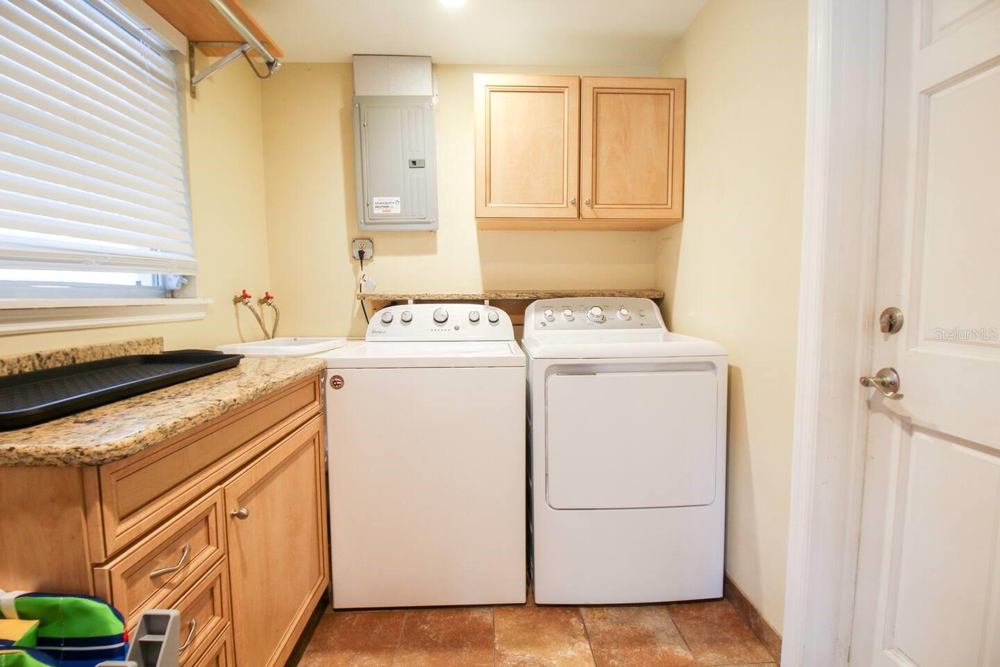 560 BRADENTON RD