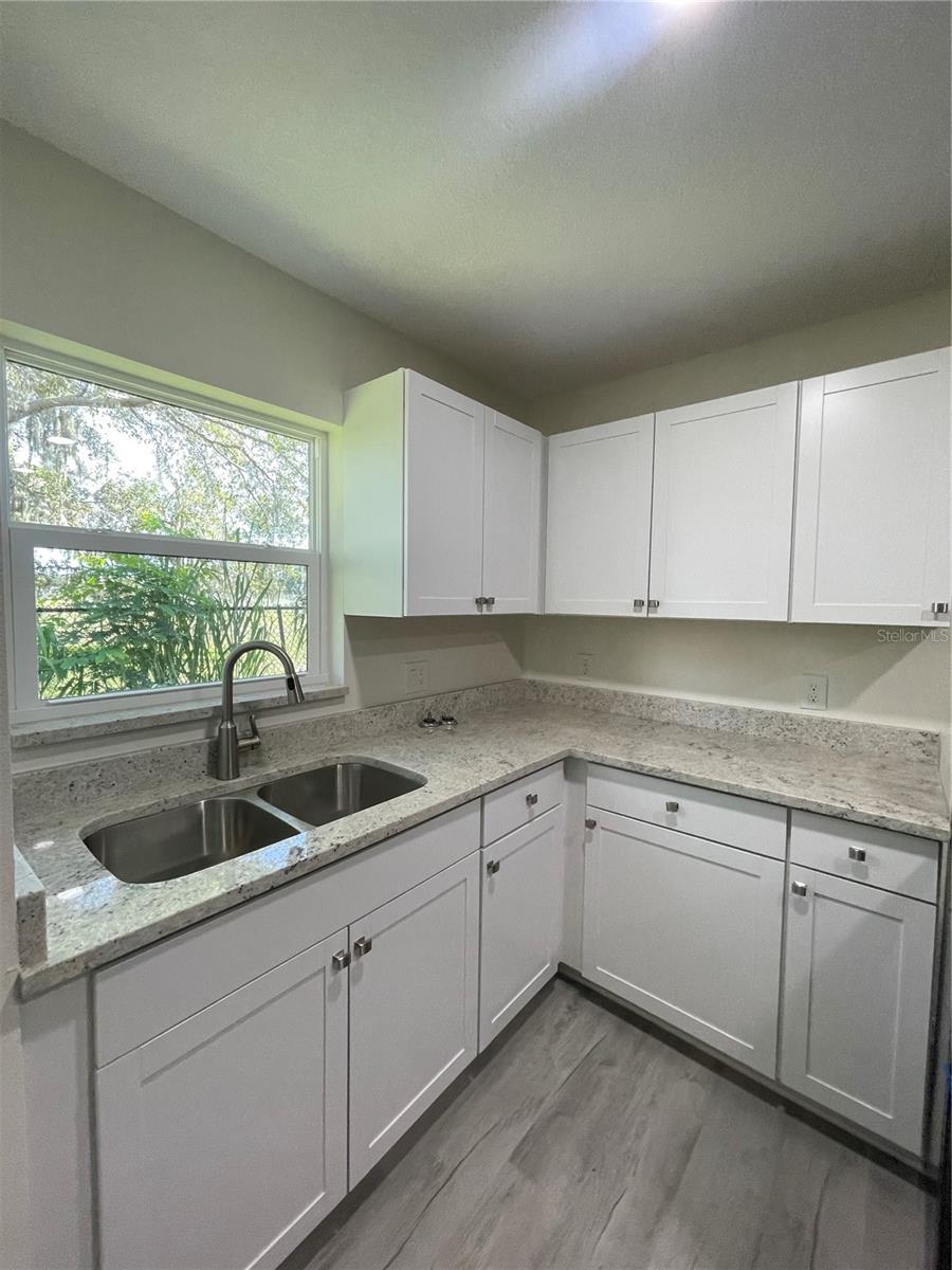1503-1505 8TH AVE E