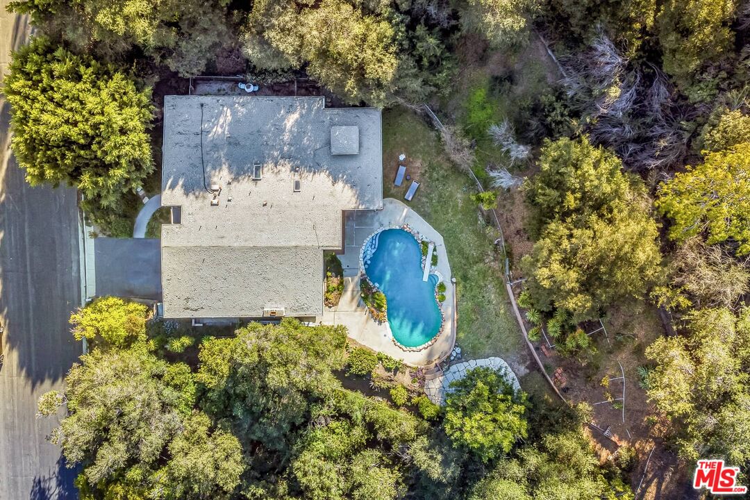 2436 Arbutus Dr