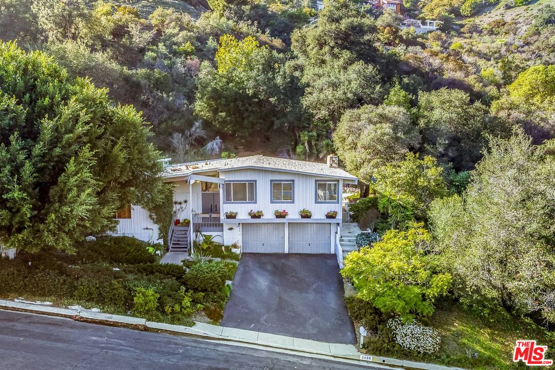 2436 Arbutus Dr