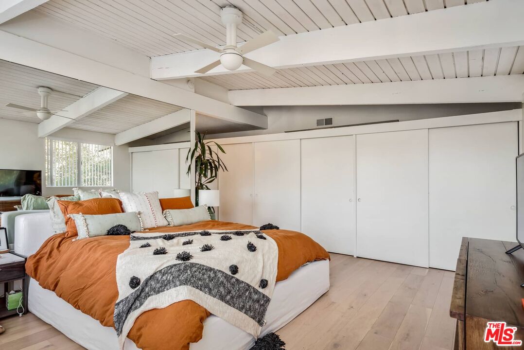 2436 Arbutus Dr