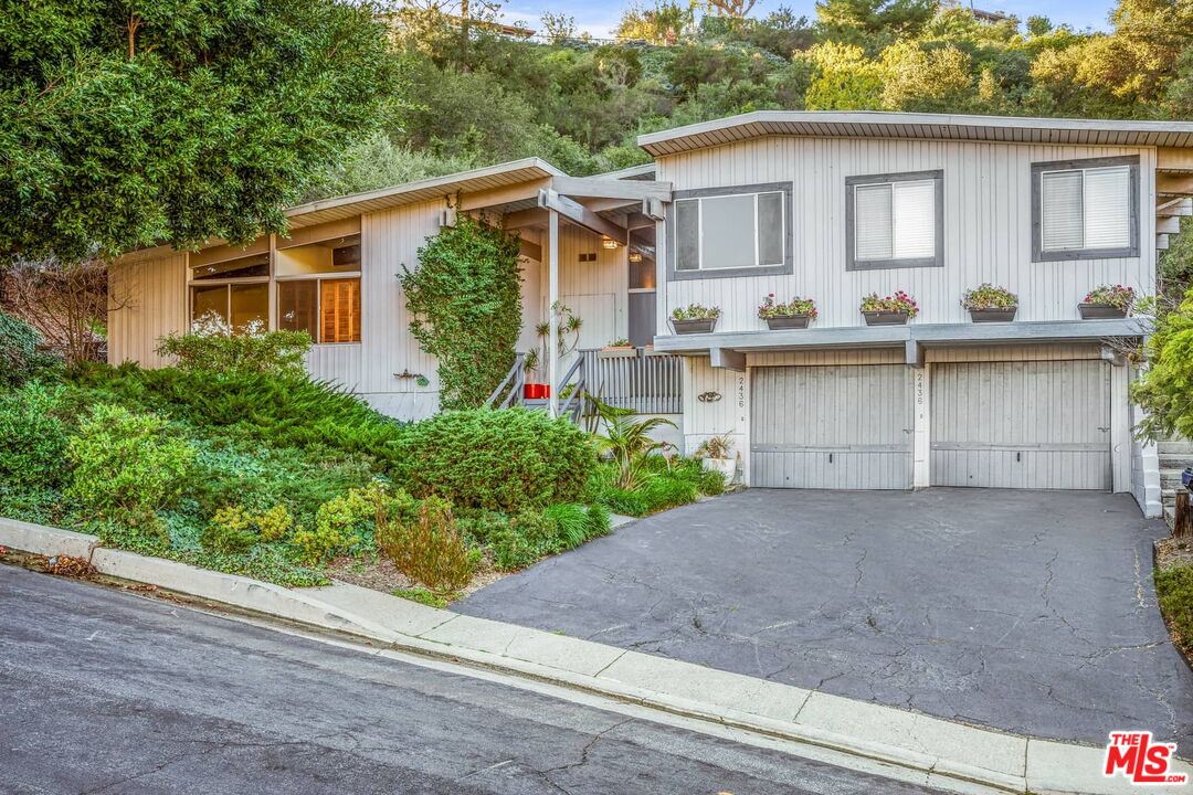 2436 Arbutus Dr