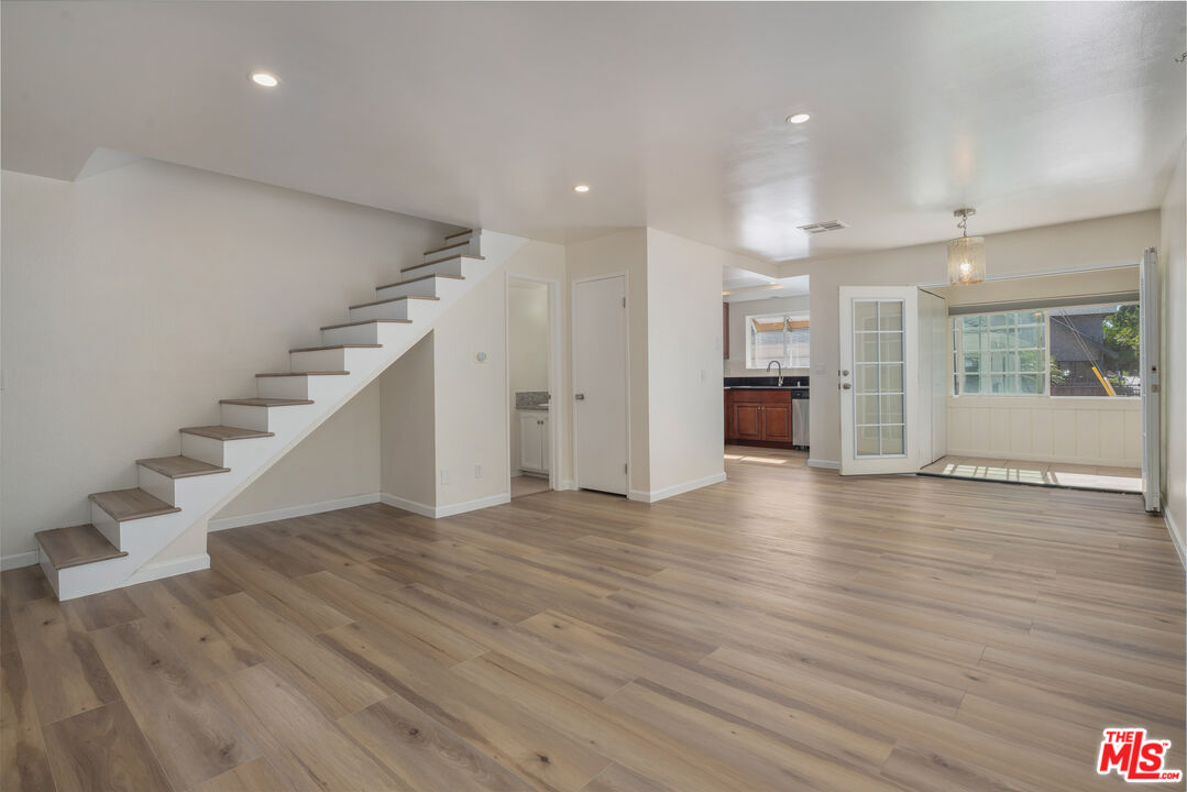 941 Elm Ave Unit: 11