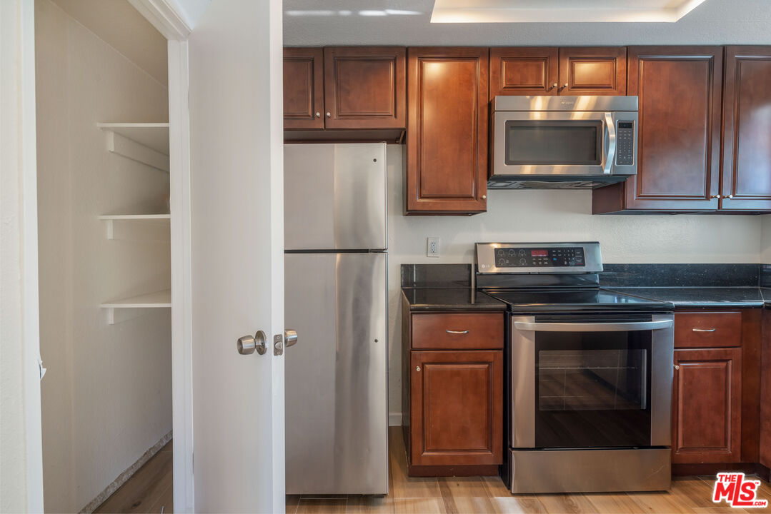 941 Elm Ave Unit: 11