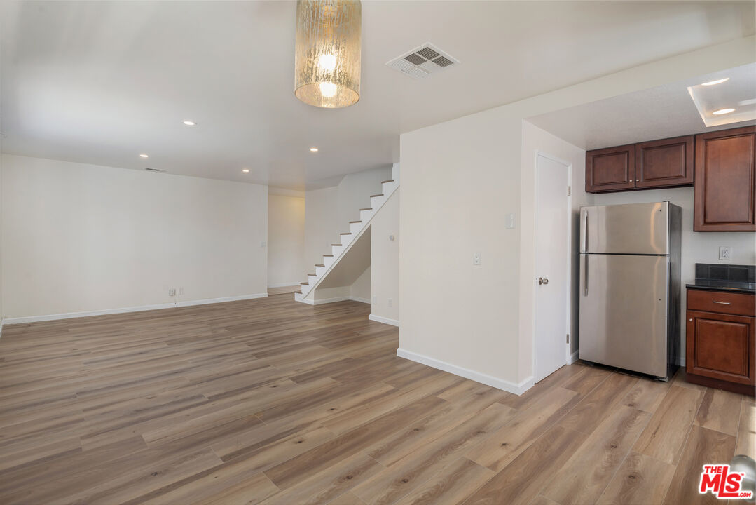 941 Elm Ave Unit: 11