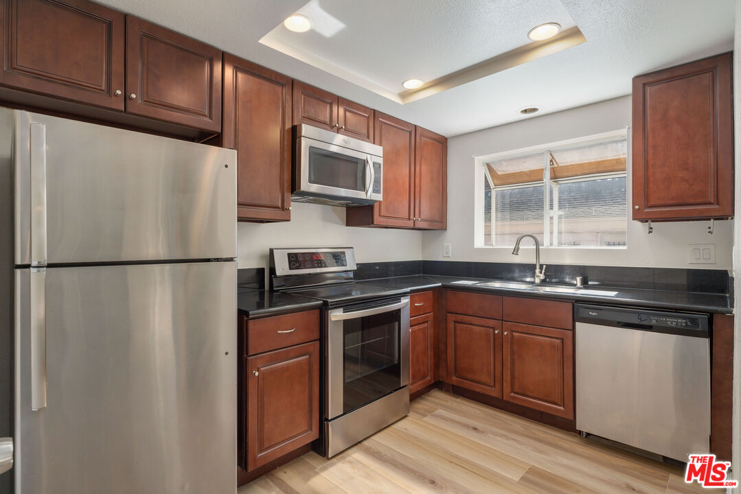 941 Elm Ave Unit: 11