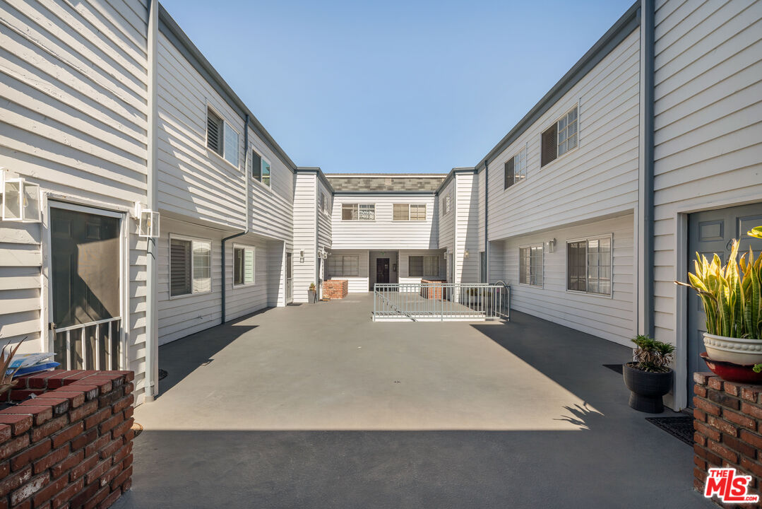 941 Elm Ave Unit: 11