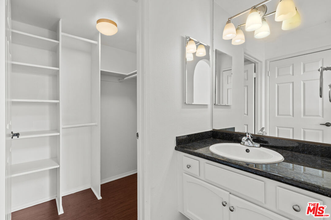 2480 Penmar Ave Unit: 2