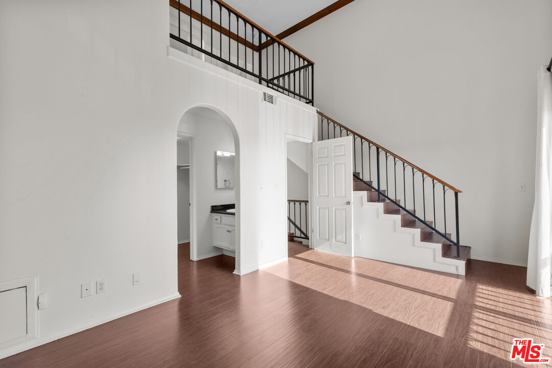 2480 Penmar Ave Unit: 2