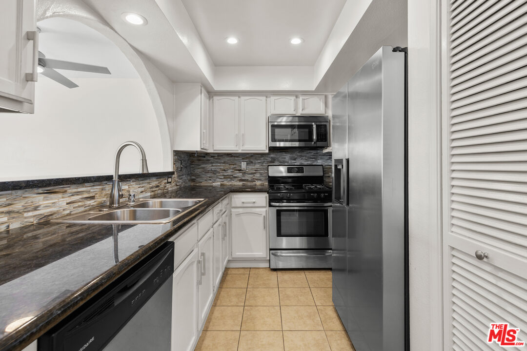 2480 Penmar Ave Unit: 2