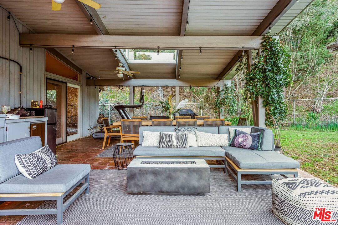 2436 Arbutus Dr