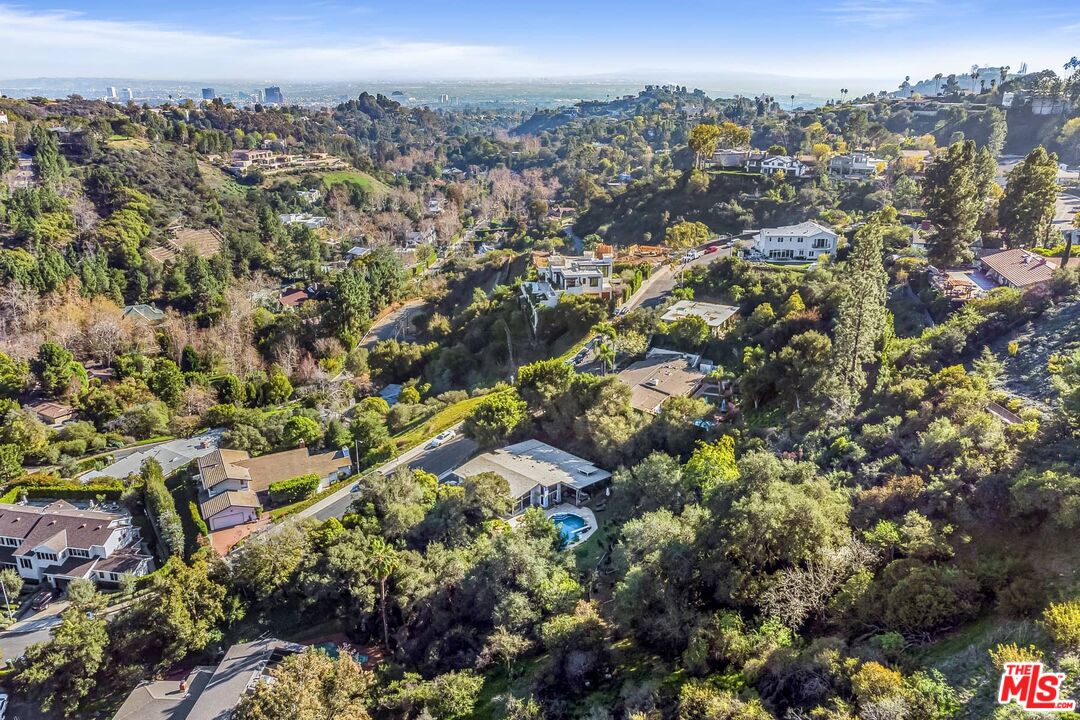 2436 Arbutus Dr