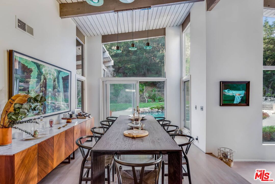 2436 Arbutus Dr