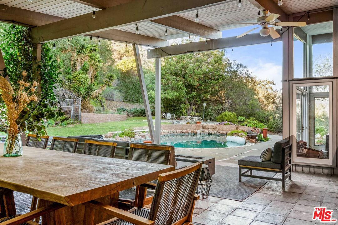 2436 Arbutus Dr
