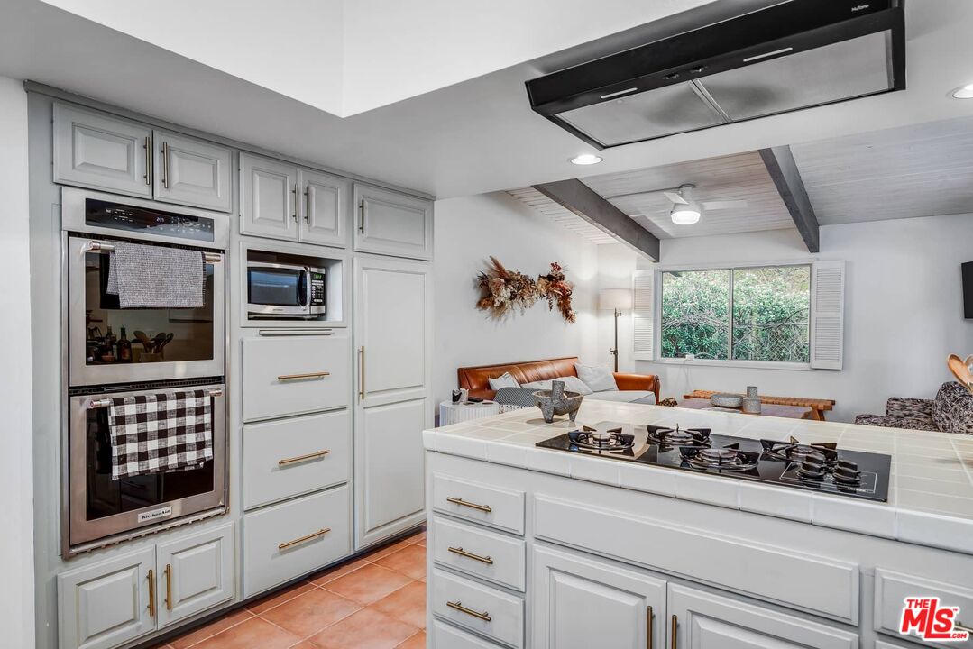 2436 Arbutus Dr