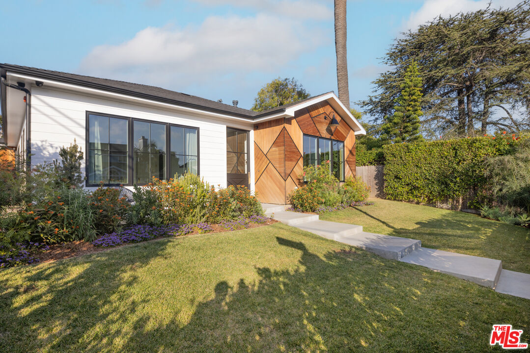 3606 Ocean View Ave