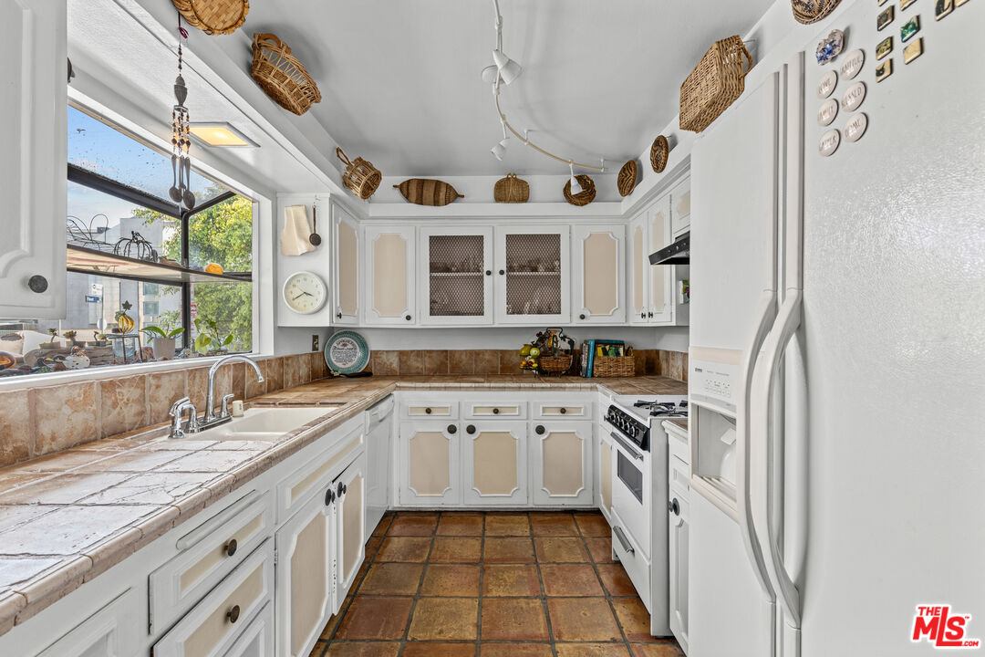 3620 Pacific Ave Unit: 2