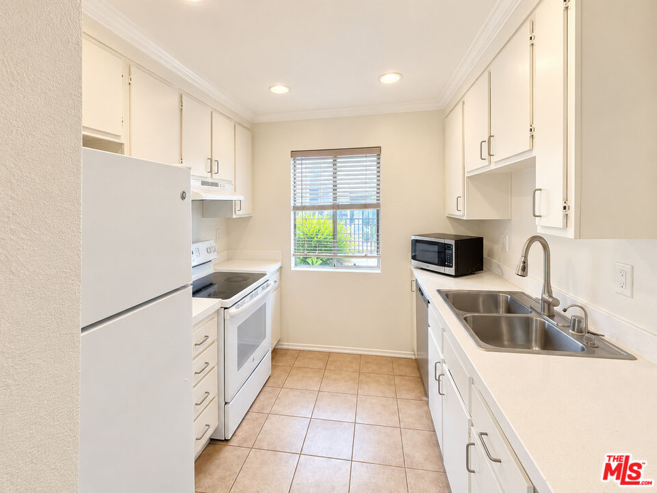 7101 Summertime Ln Unit: Suite 101
