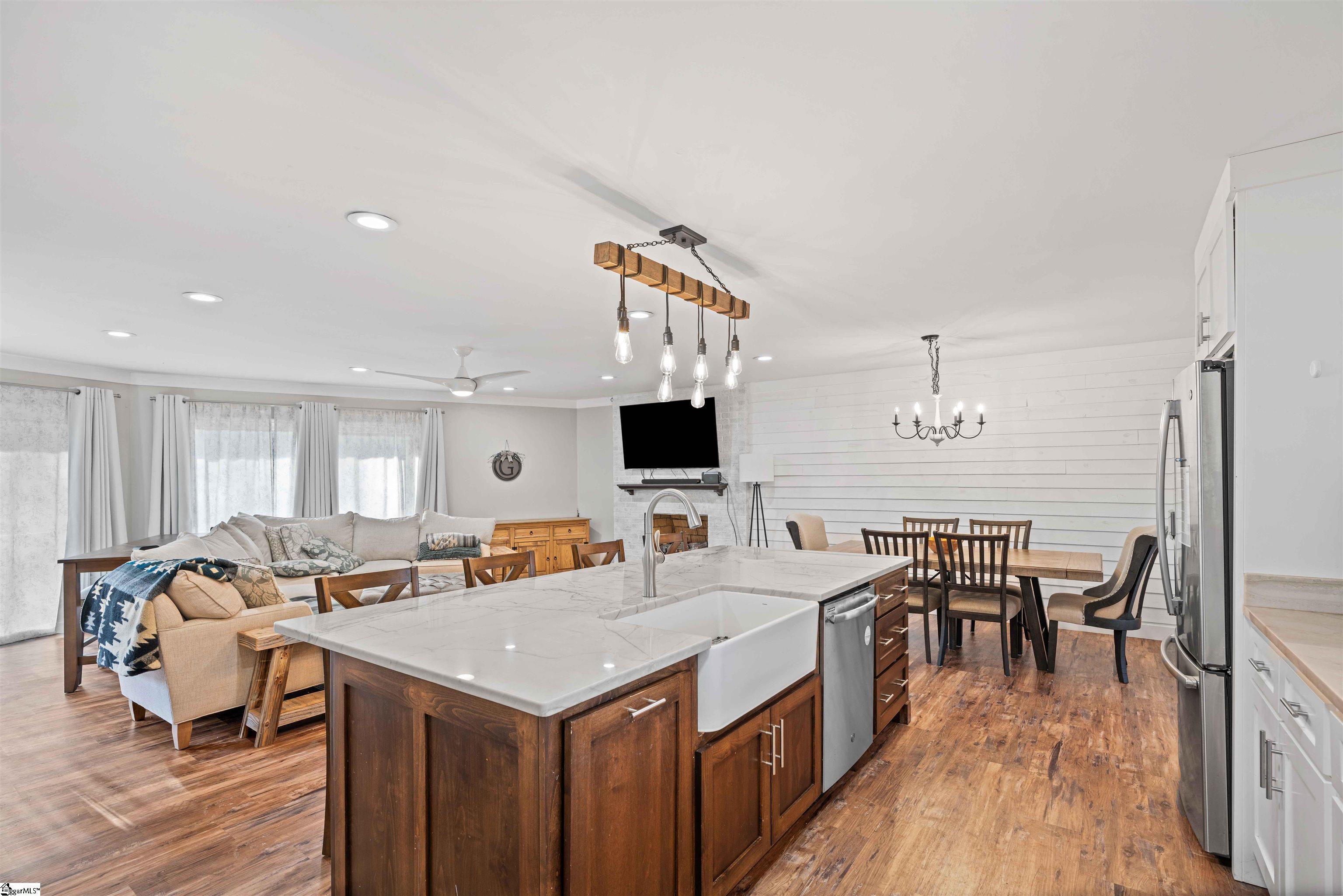 6417 Old Greenville Highway