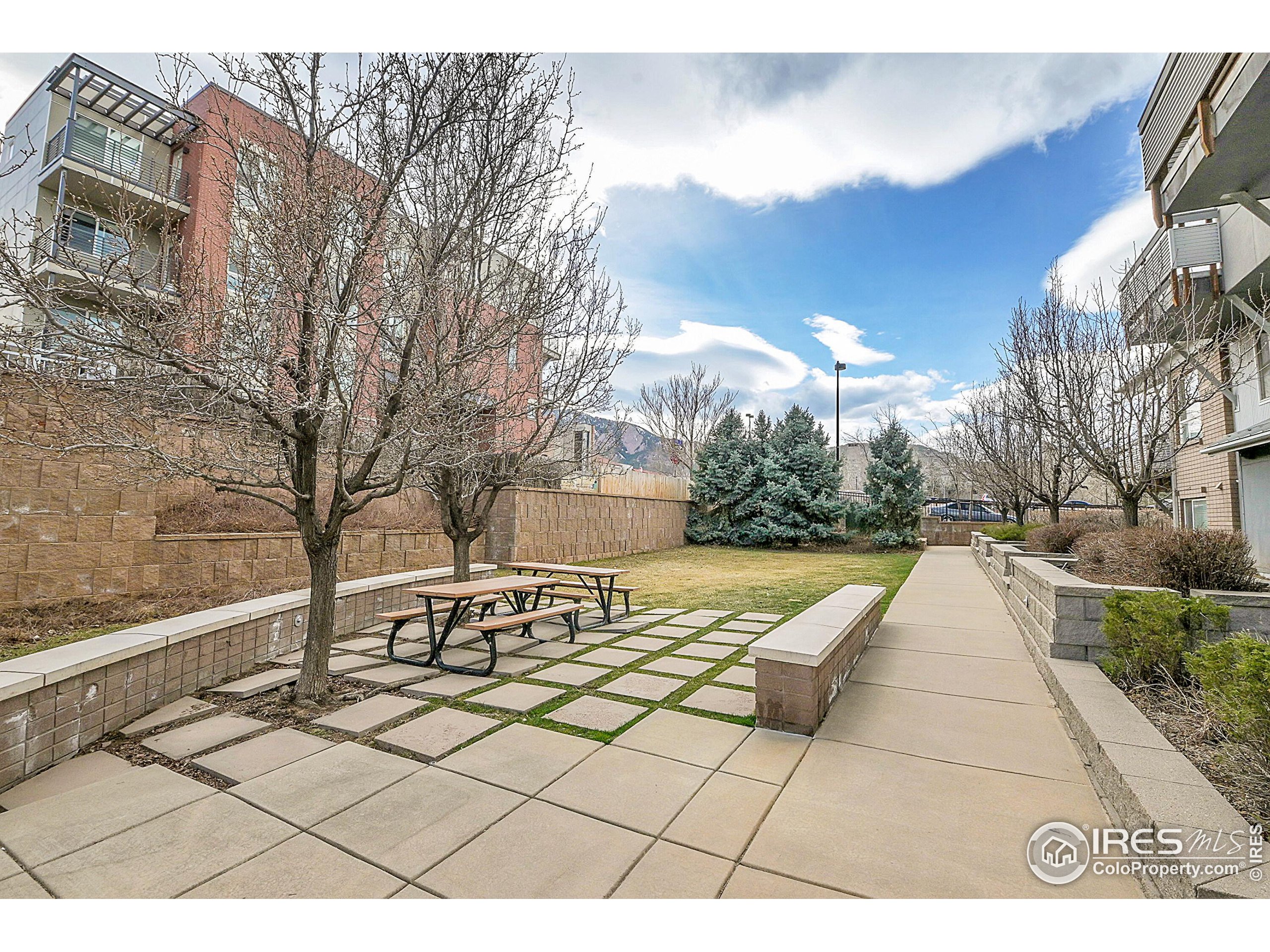 2810 E College Ave 305