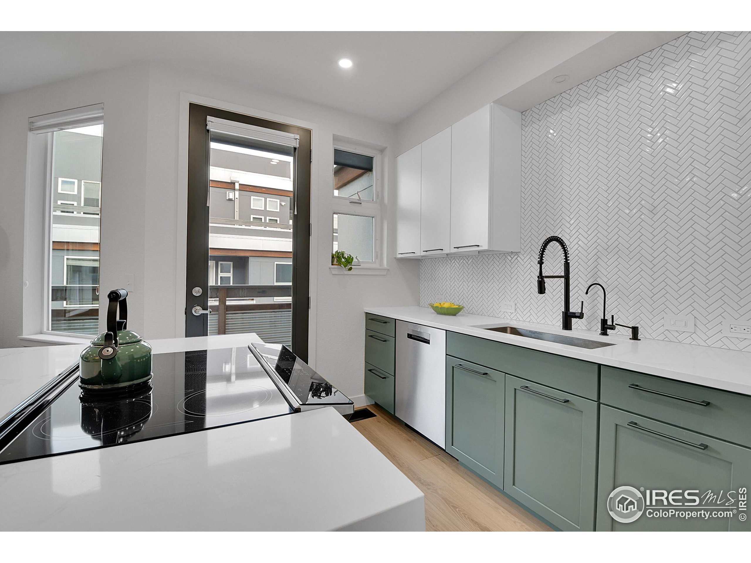 2810 E College Ave 305