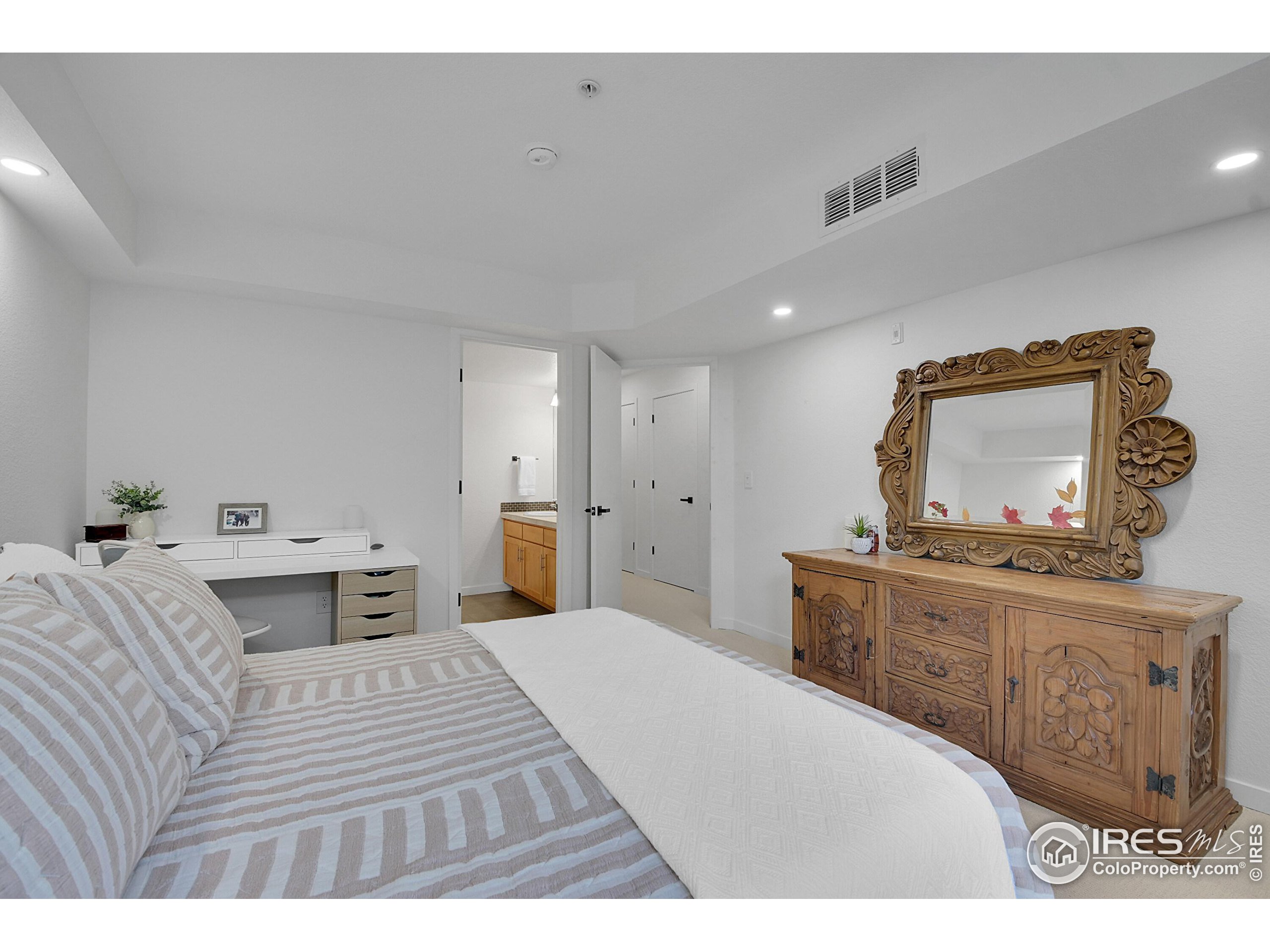 2810 E College Ave 305