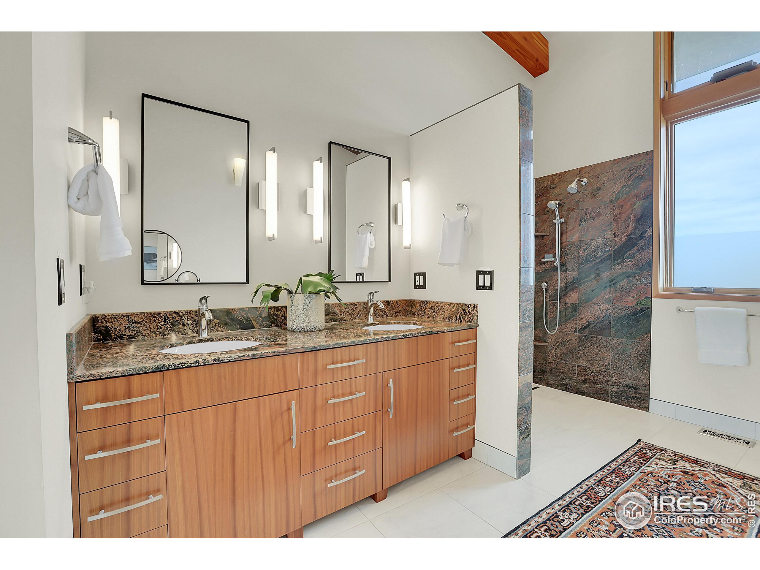 4604 Sunshine Canyon Dr