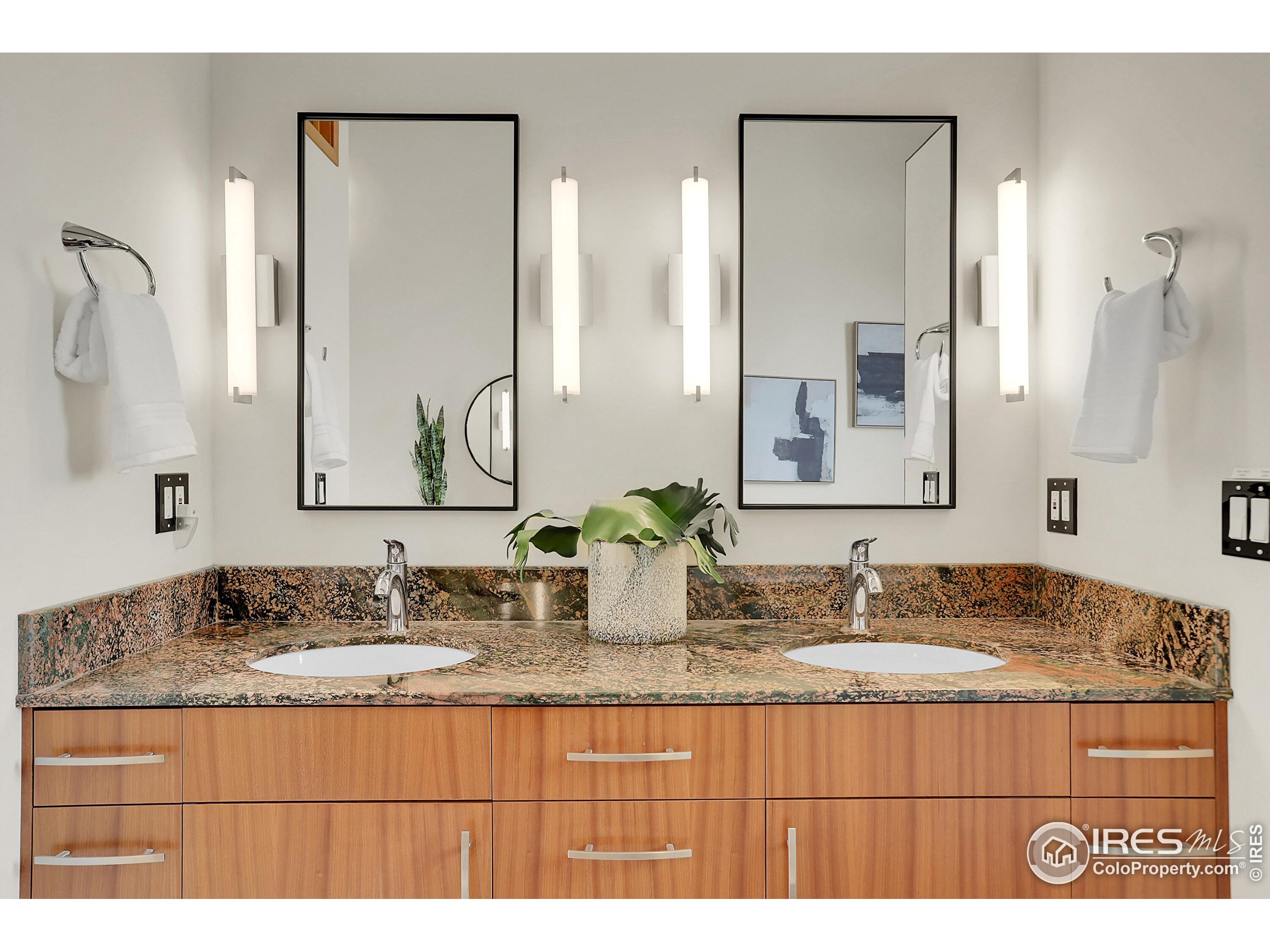 4604 Sunshine Canyon Dr