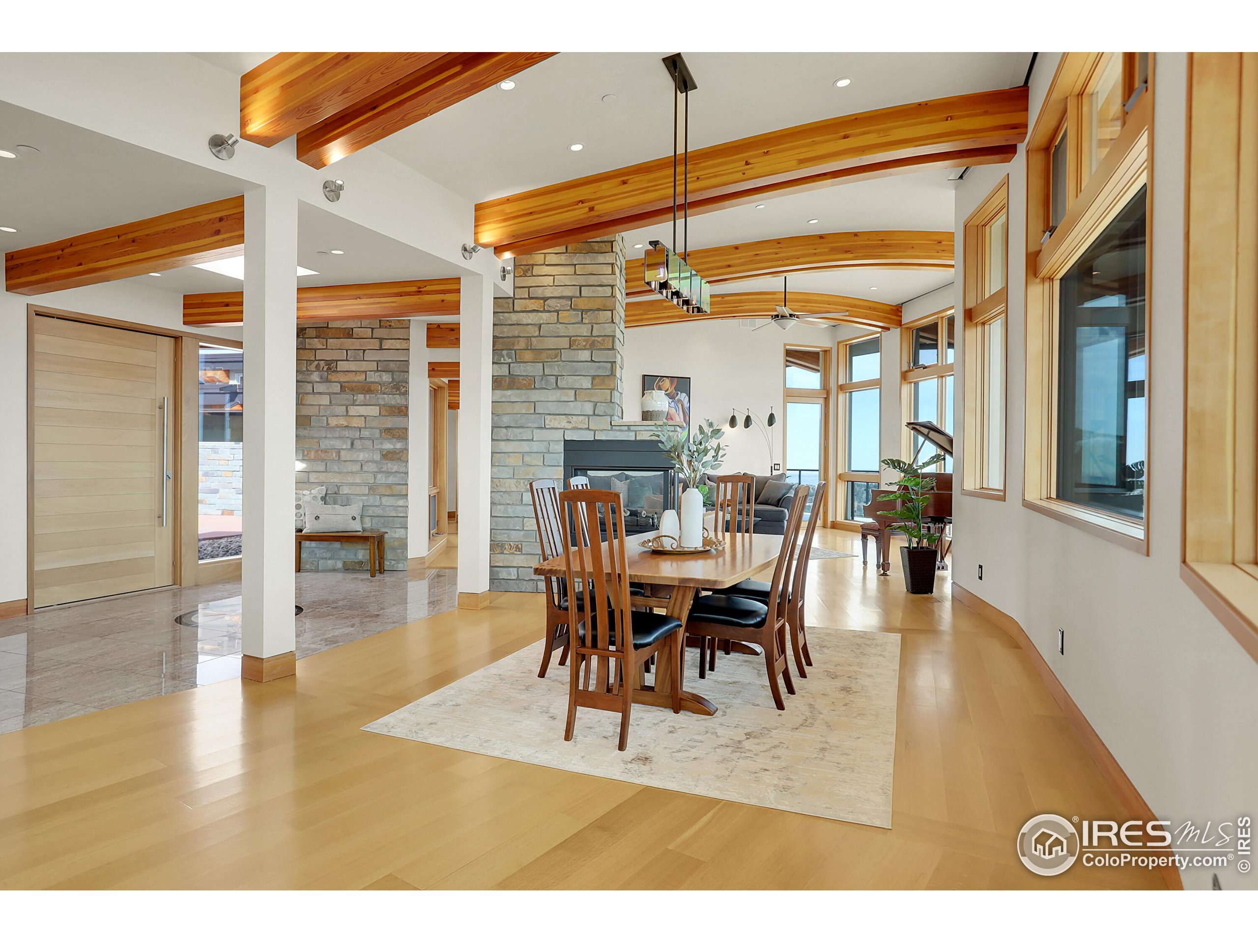 4604 Sunshine Canyon Dr