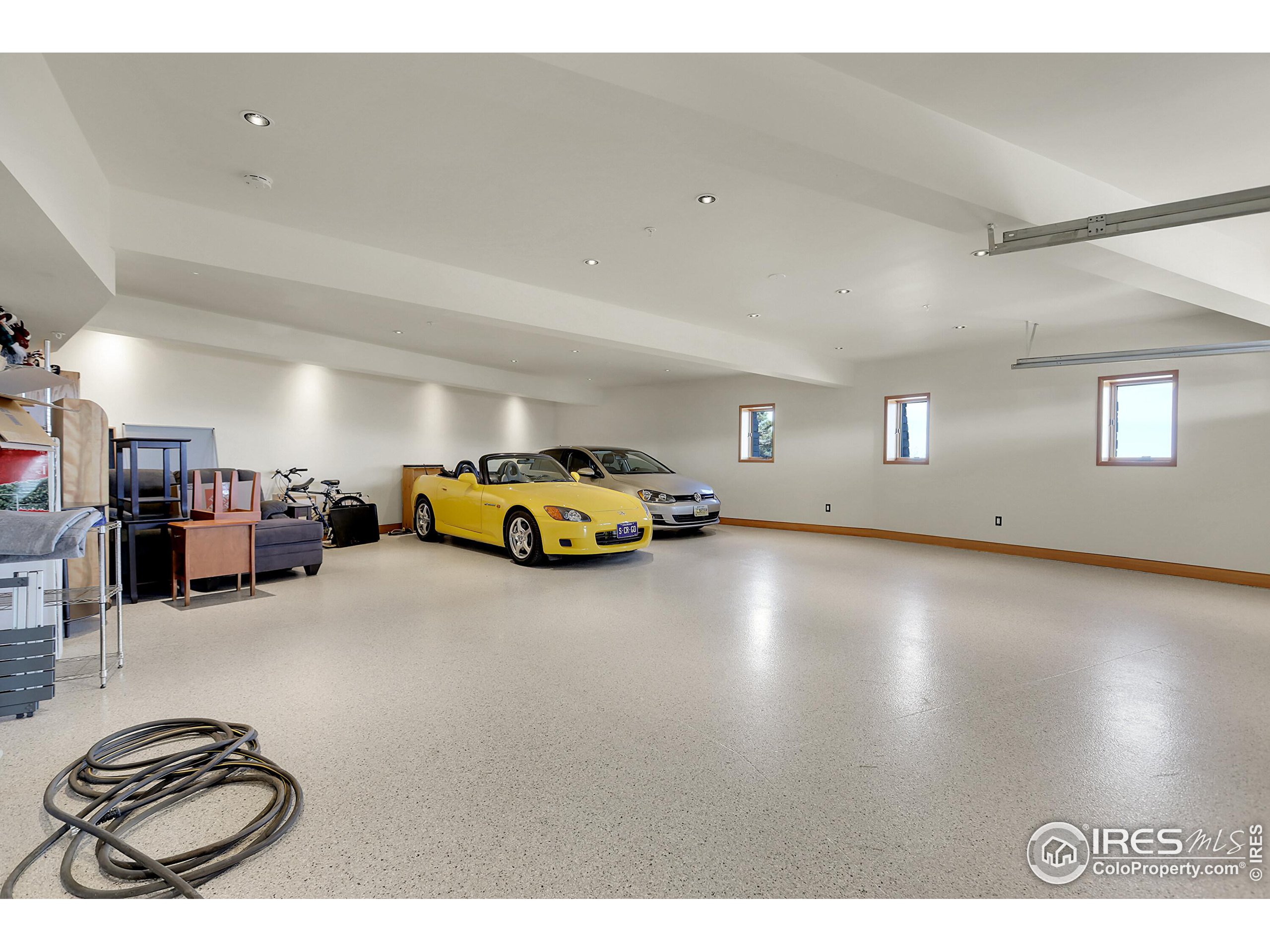 4604 Sunshine Canyon Dr