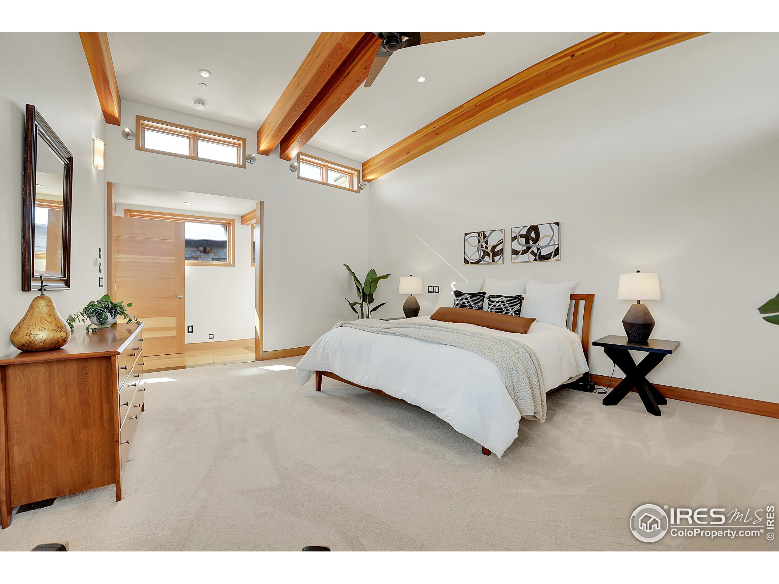 4604 Sunshine Canyon Dr