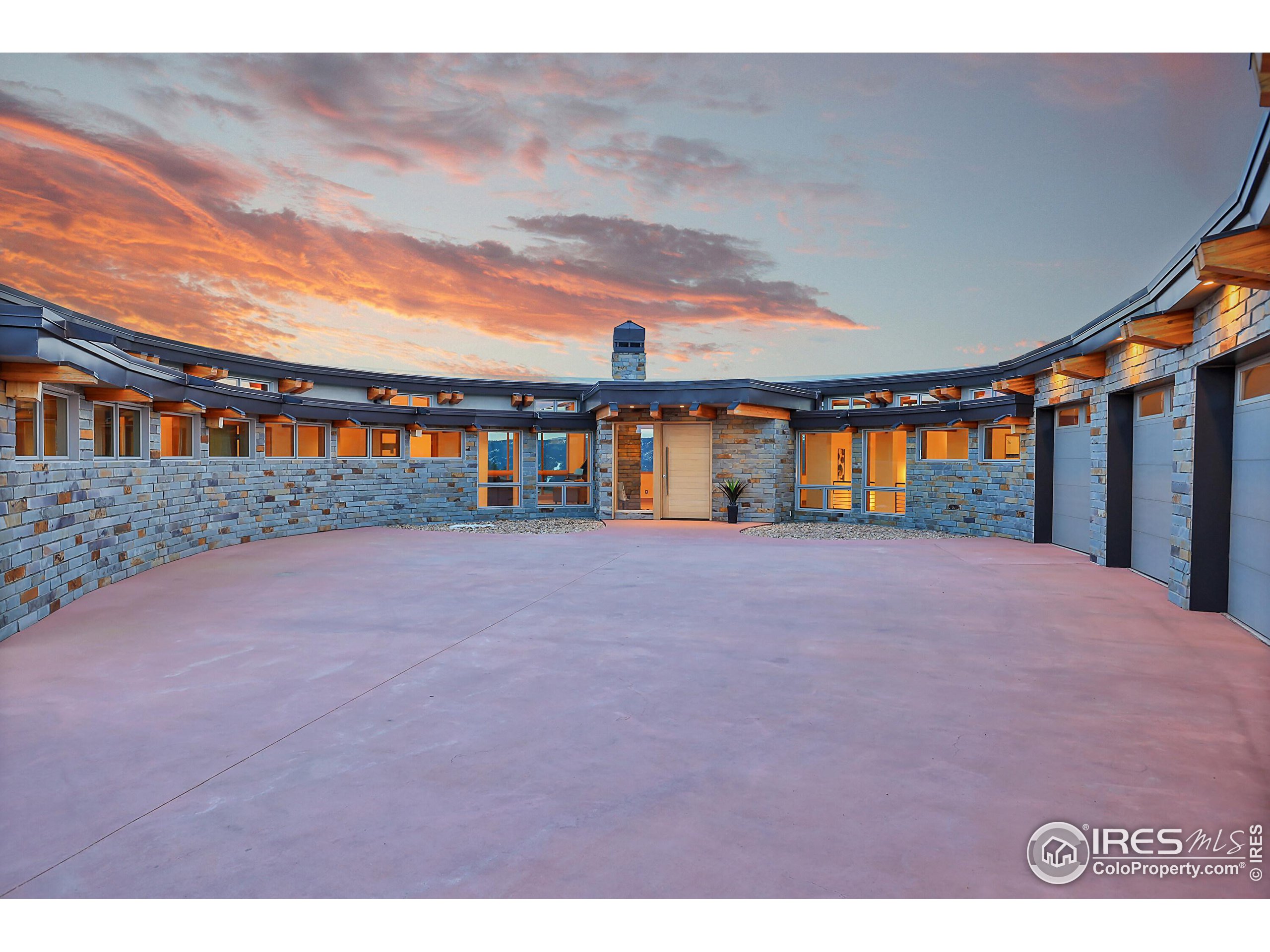 4604 Sunshine Canyon Dr